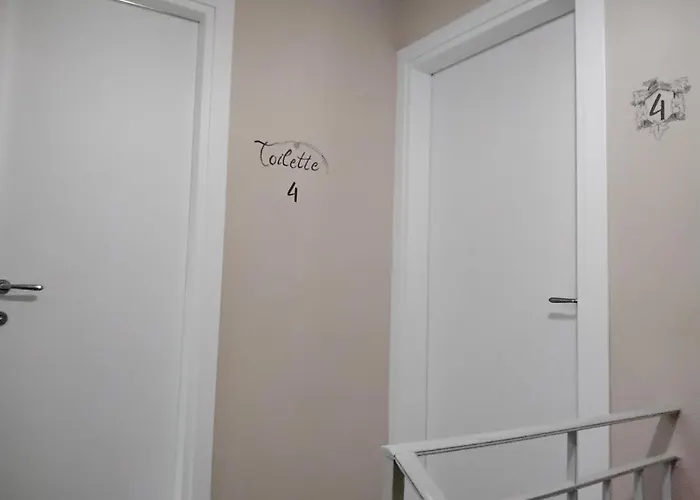 לינה וארוחת בוקר La Casa 'angolo 3*